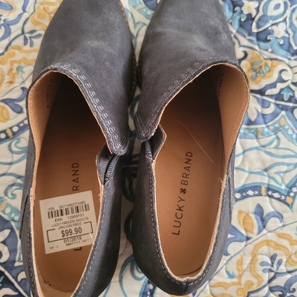 LuckyBrand Navy Suede Bootie 8.5m - Picture 3 of 3